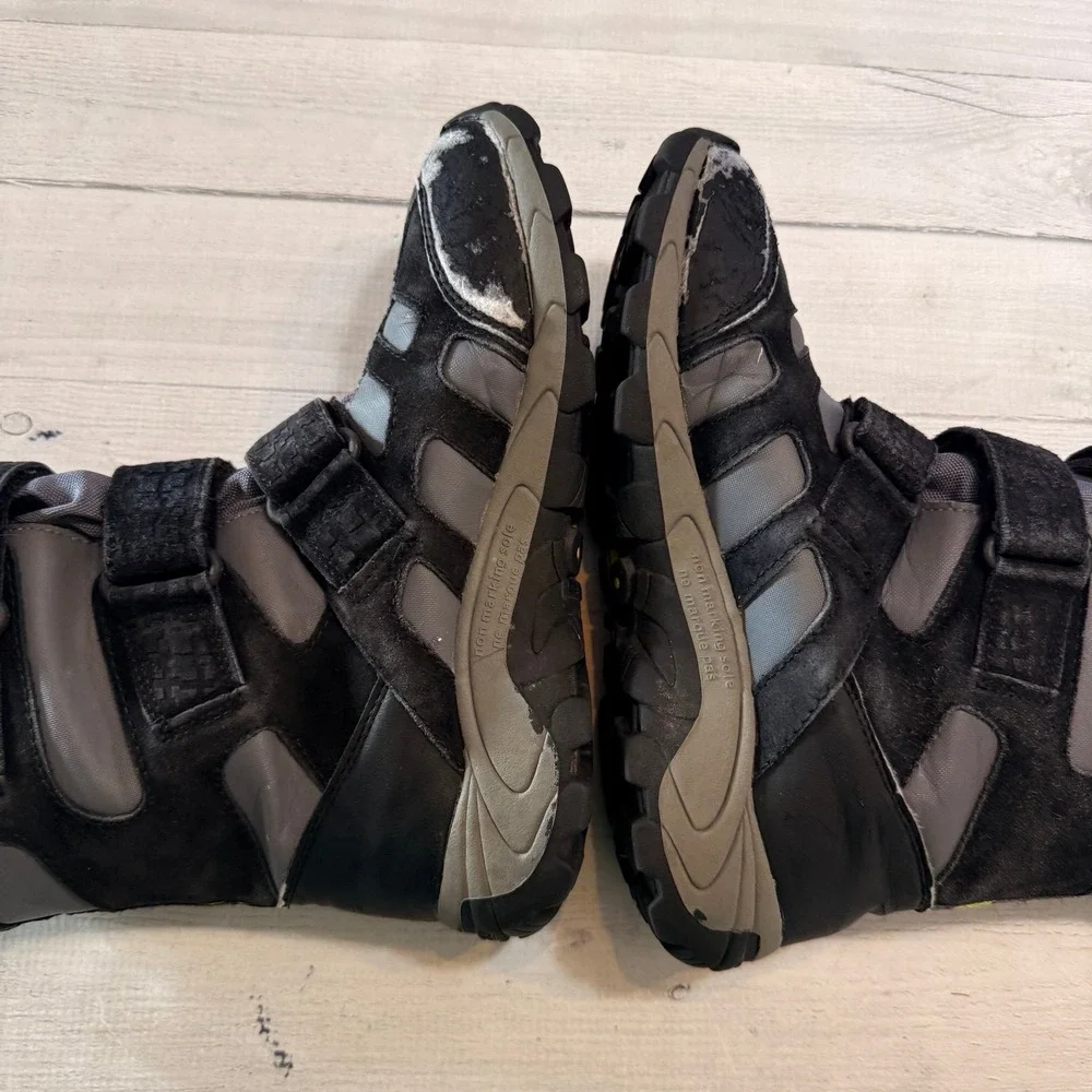 Merrell kids black and grey winter snow boots hiking boots big kids size‎ 4